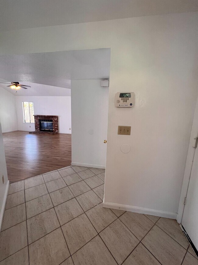 Building Photo - 479 E Alluvial Ave