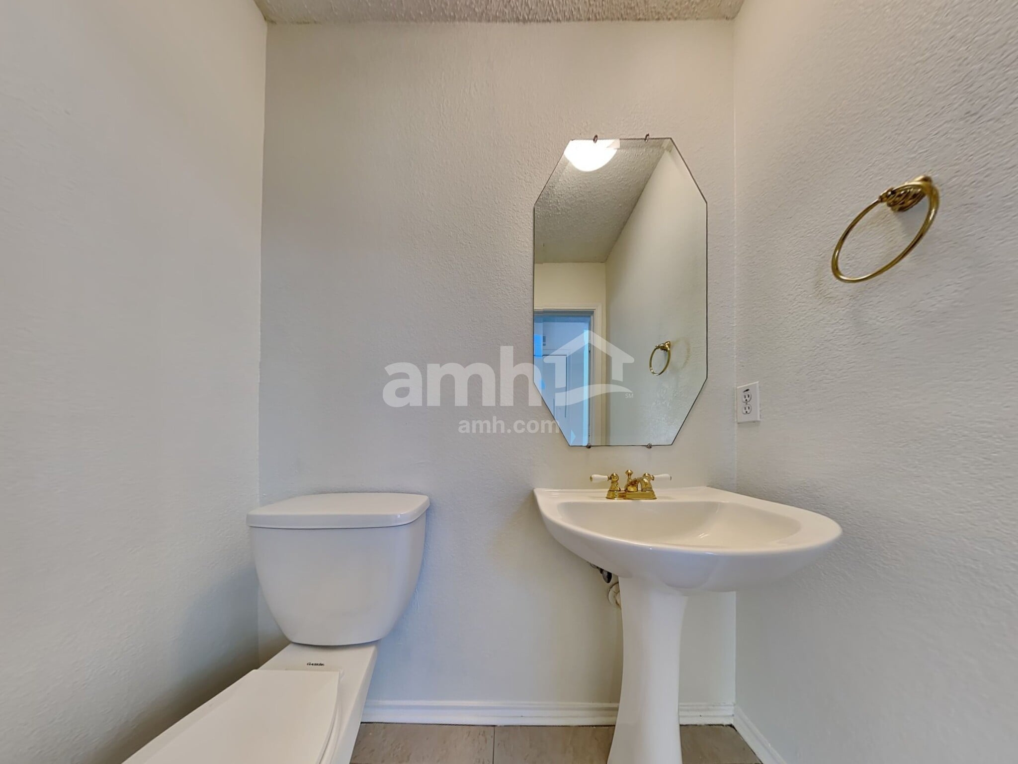 Building Photo - 214 High Pointe Ln