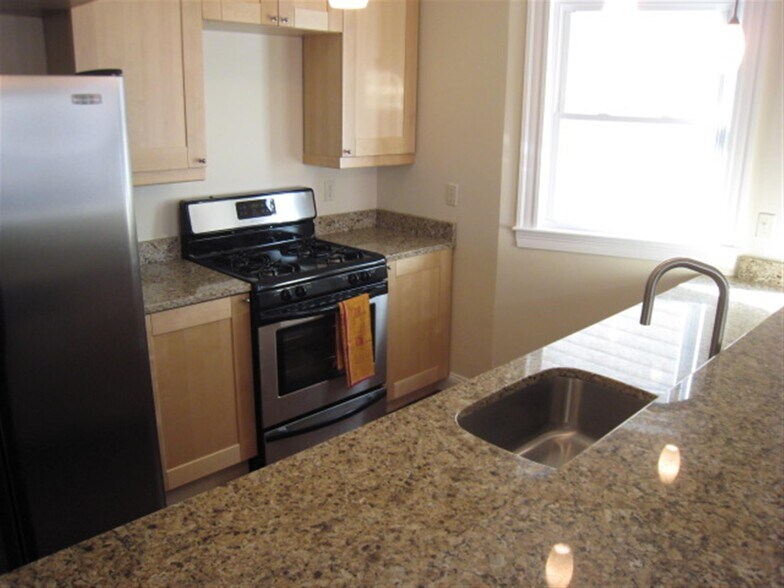 Building Photo - 6 Giles Park