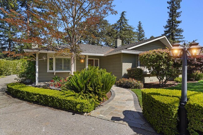 Building Photo - 121 Los Altos Ave