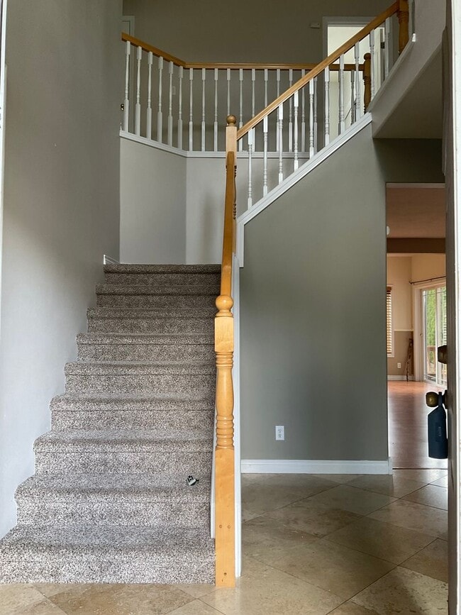 Building Photo - Beautiful House in Desirable South Gateway...