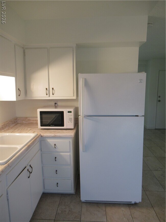 Building Photo - 357 E Van Wagenen St
