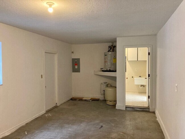 Building Photo - 6170 W Pinedale Cir