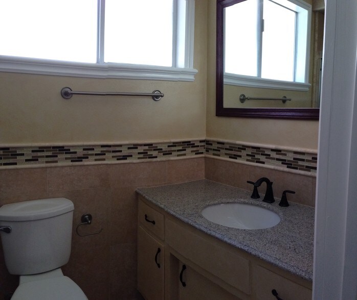 bathroom 2 - 1032 N Gardner St