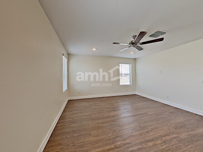 Building Photo - 12502 N 60th Ave