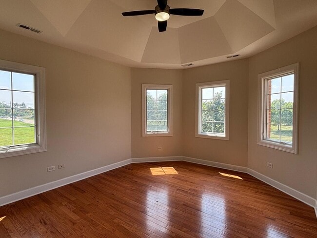 Building Photo - 8420 Redtail Dr