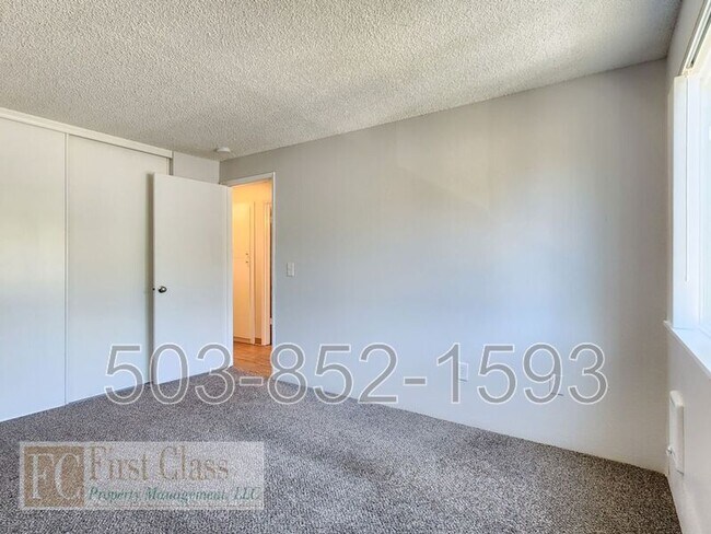 Building Photo - 3648 SW Beaverton Hillsdale Hwy