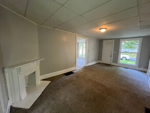 Building Photo - 903 College Dr