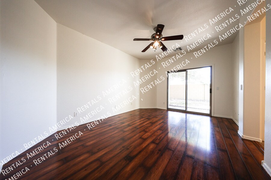 Building Photo - 2010 S Falcon Dr