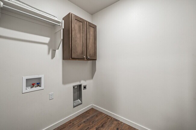 Building Photo - Beautiful Townhome Located South of Town N...