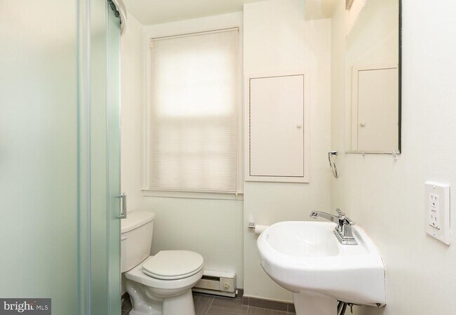 Building Photo - 240 Henley Rd