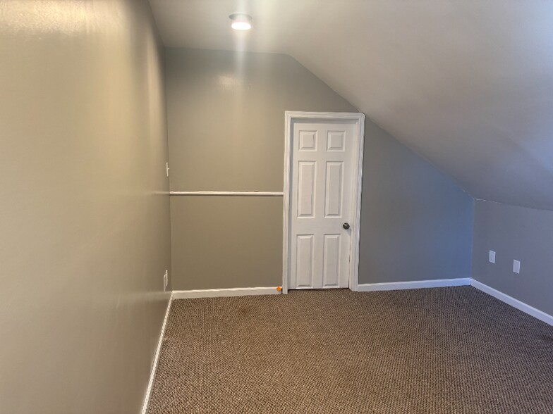 Building Photo - 38 S Gates Ave