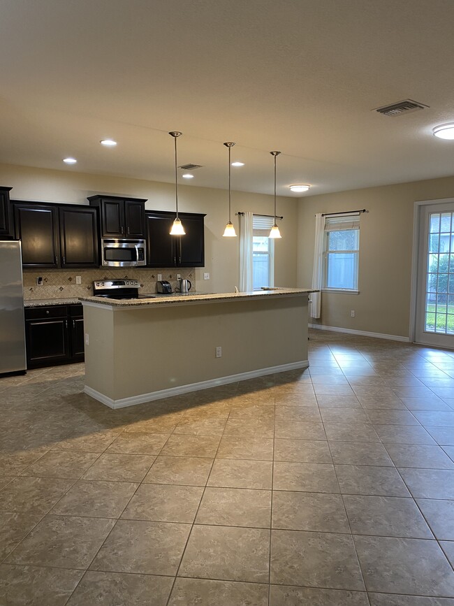 Building Photo - 5452 Mang Pl