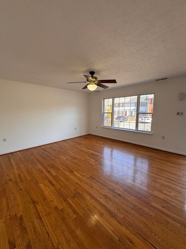 Building Photo - Townhouse for Rent