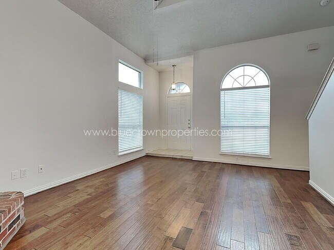 Building Photo - 1409 Post Oak Dr
