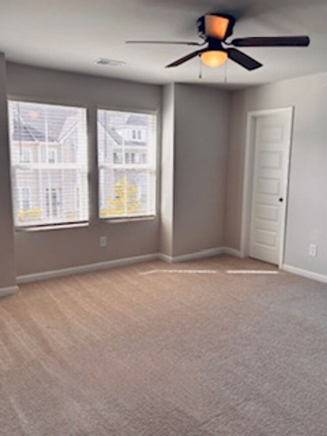 Building Photo - New 3 Bed/ 2.5 Bath Townhome Off Central A...