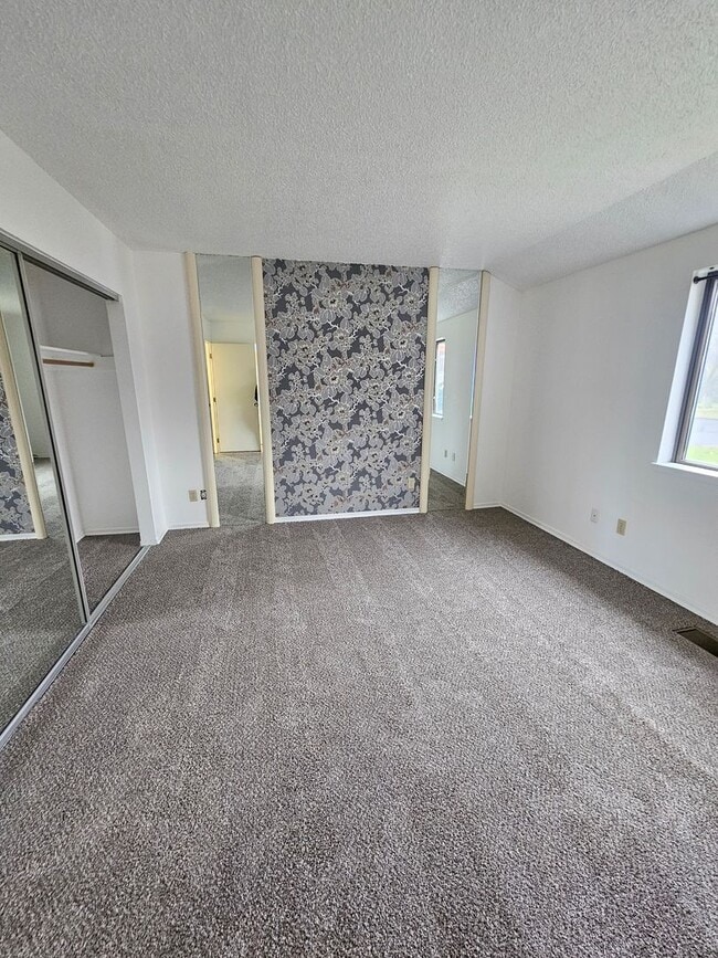 Building Photo - 1 Bedroom Condo on the Golf Course!