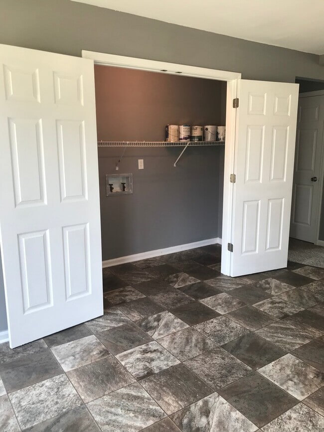 Building Photo - 3 Bedroom Pet Friendly Home For Rent!