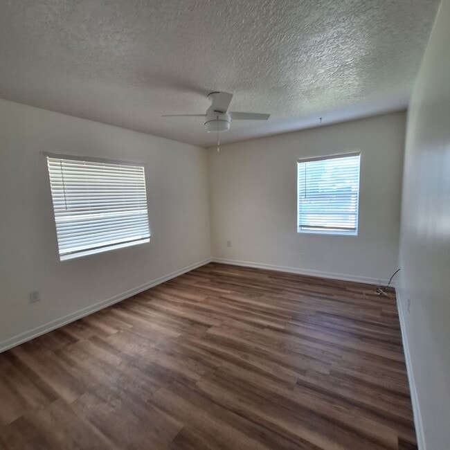Building Photo - PEACEFUL NEIGHBORHOOD WITH 2 BEDROOMS AND ...