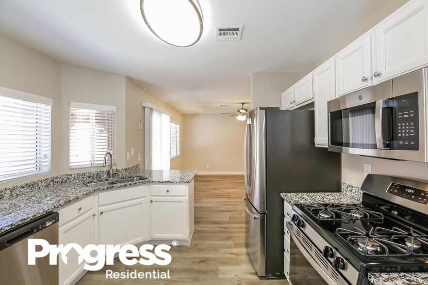 Building Photo - 800 Rock Springs Dr