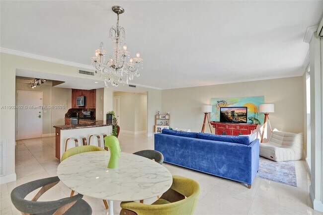 Building Photo - 9800 W Bay Harbor Dr