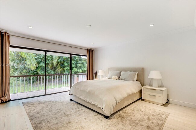 Building Photo - 8118 Los Pinos Blvd