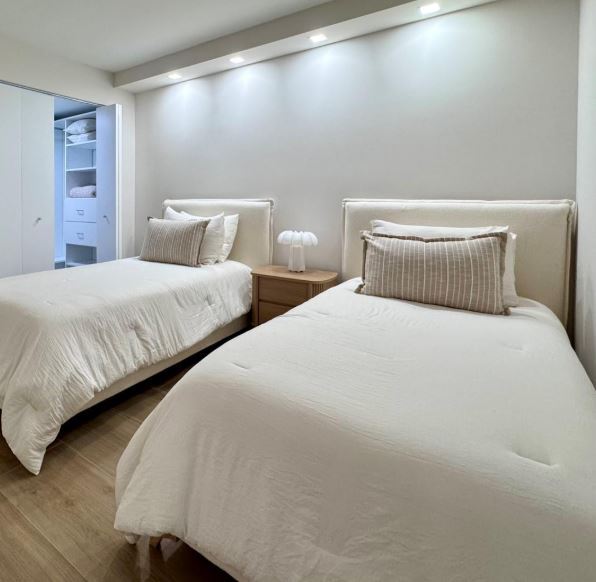 Building Photo - 10230 Collins Ave