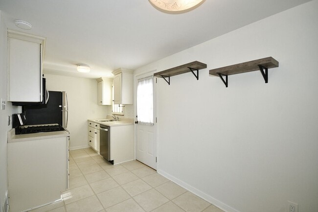 Building Photo - Charming 3-Bedroom/2-Bathroom Home in White Hall