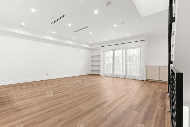 Building Photo - 1539 - 1547.5 Hi Point St