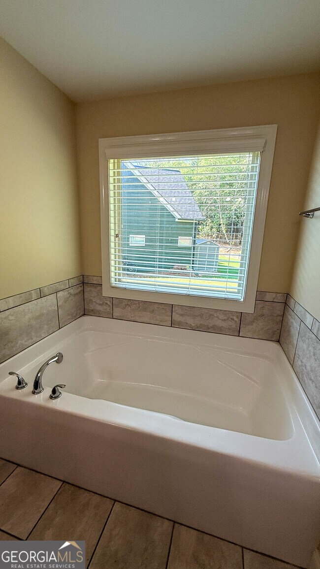 Building Photo - 338 Brookstone Dr