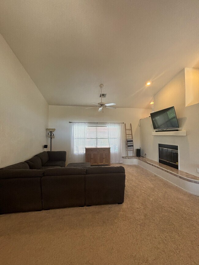 Building Photo - 10364 Fairway Loop