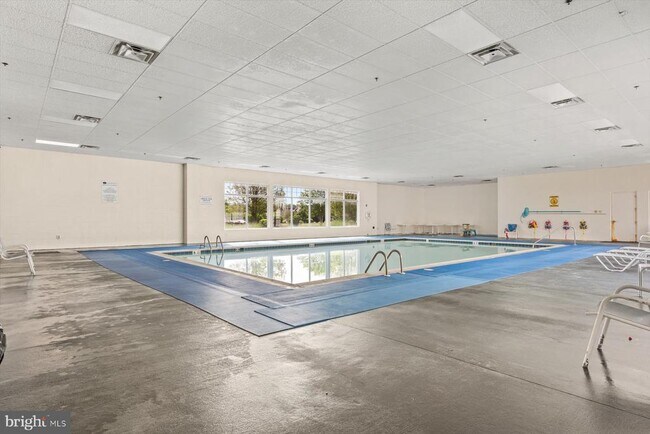 Building Photo - 301 Adelaide Dr