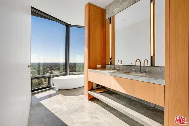 Building Photo - 211 Elm Ct