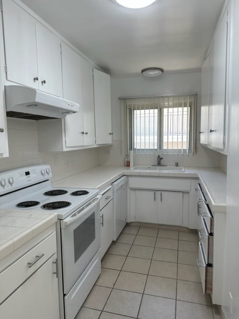 Kitchen - 8346 Manitoba St