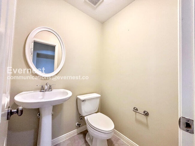 Building Photo - 2244 La Branch St