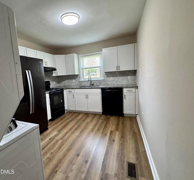 Building Photo - 52 Eastwood St