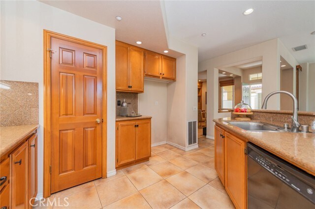 Building Photo - 37 Olivewood