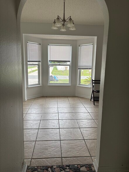 Building Photo - 305 Cocoa Ct