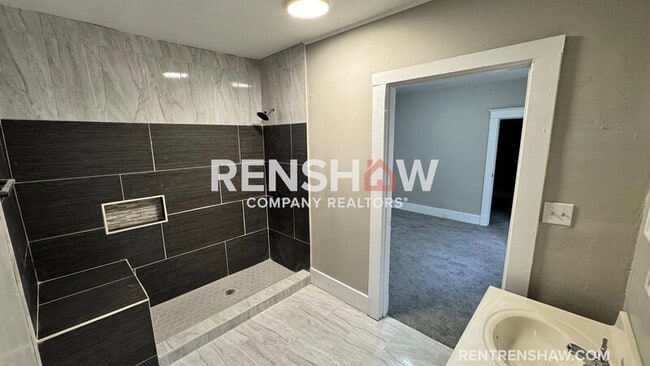 Building Photo - 919 N Willett St