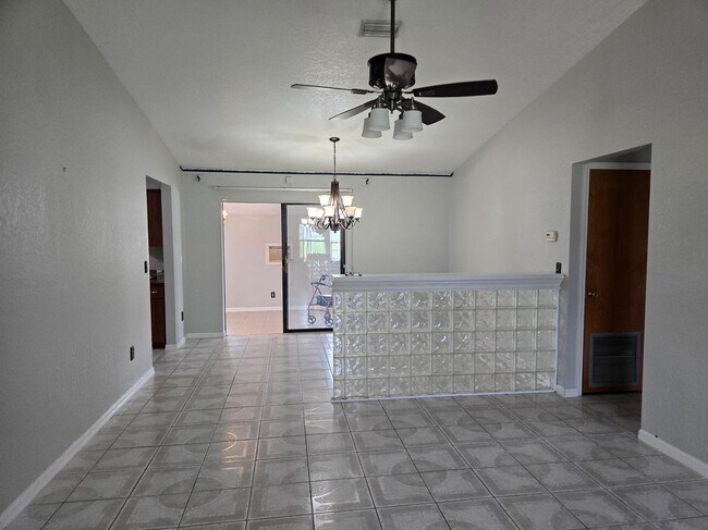 Building Photo - 4870 SW 147 Loop