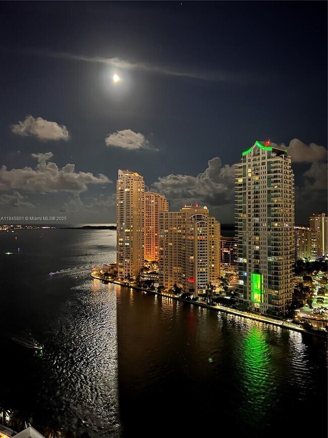 Building Photo - 300 S Biscayne Blvd