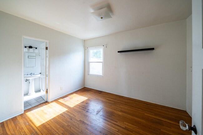 Building Photo - 3605 Dove Ct