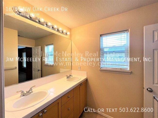 Building Photo - 16755 NW Oak Creek Dr
