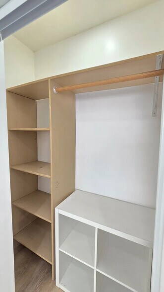 closet - 1041 N Edinburgh Ave