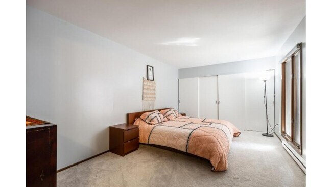 Building Photo - 3942 N Oakland Ave