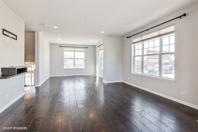 Building Photo - 801 Lee St