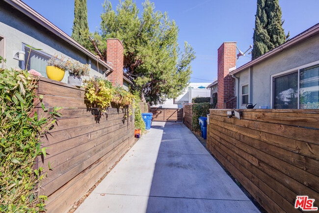 Building Photo - 3216 Bellevue Ave