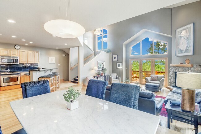 Building Photo - Year lease! Garage! Beautiful views! Great Decks!
