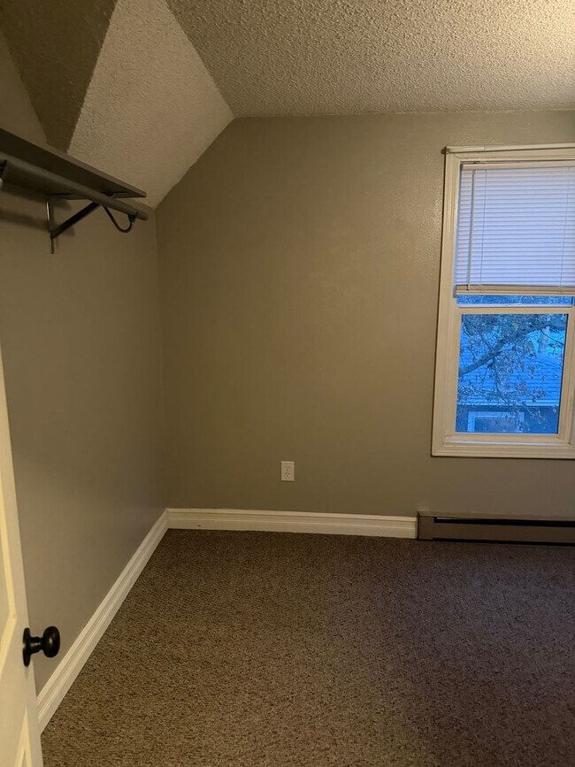 Building Photo - 2211 W Broadway Ave