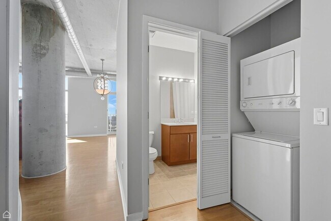 Building Photo - 700 N Larrabee St